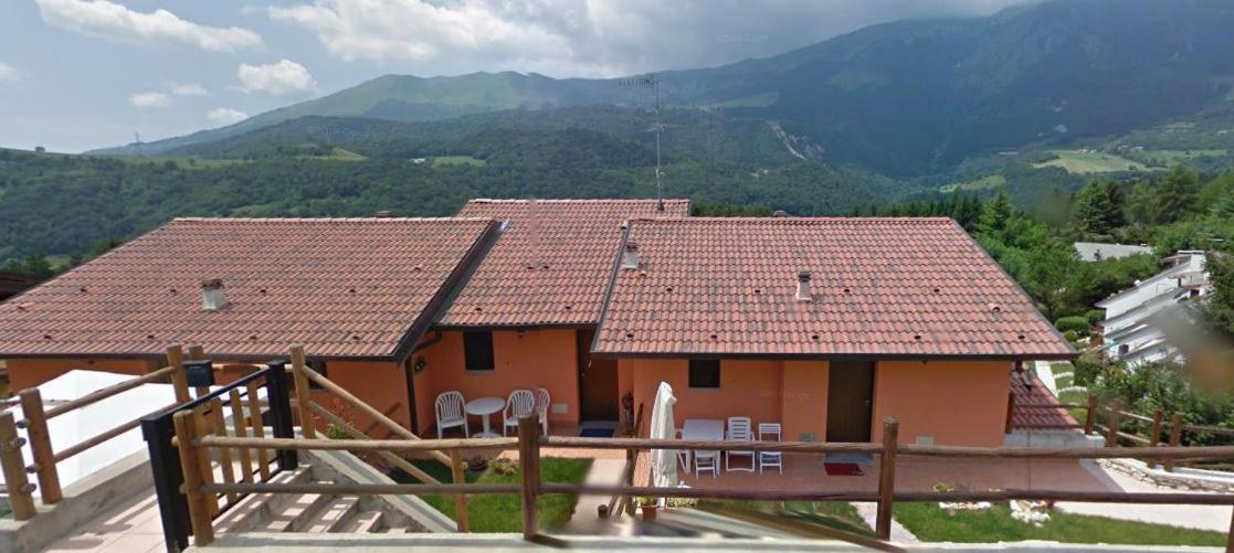 Casa Vacanze Rosalba Ferrara di Monte Baldo 외부 사진